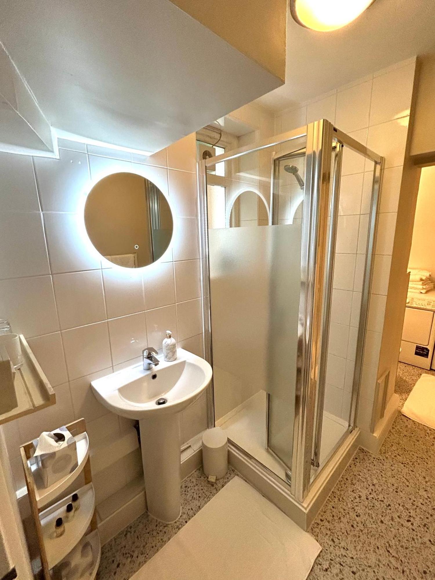 Spacious Comfortable Flat With Free Parking In East Finchley, Muswell Hill & Close To Alexandra Palace 런던 외부 사진