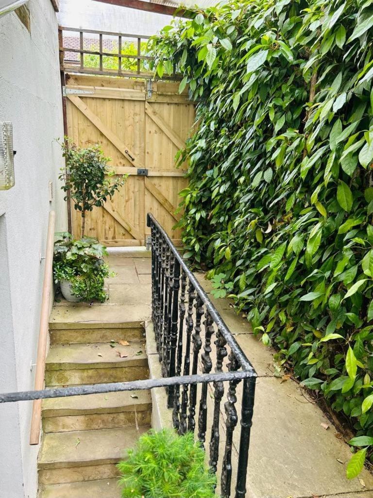 Spacious Comfortable Flat With Free Parking In East Finchley, Muswell Hill & Close To Alexandra Palace 런던 외부 사진